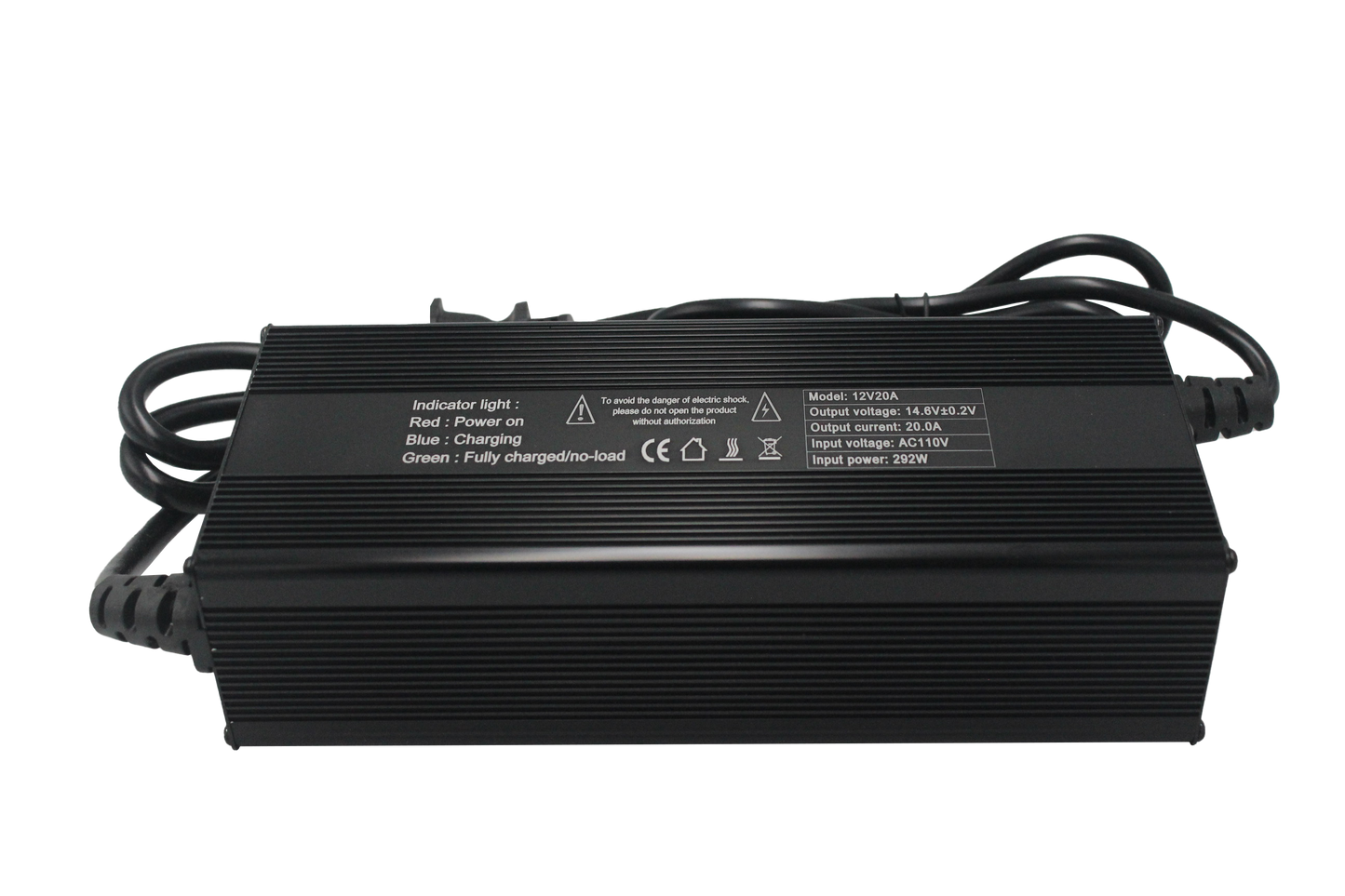 Cargador 4s 12v 20ah para LiFePO4 de color negro con su cable enrollado y especificaciones en color blanco