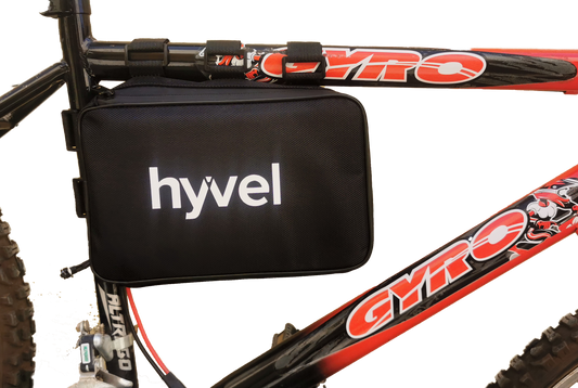 Batería desmontable 48V para bici eléctrica en vista frontal con especificaciones visibles.