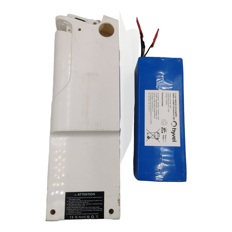 Batería 36v SEAL de la marca Hyvel con etiqueta blanca en la parte frontal frontal y cables conectores junto a su caja de empaque.