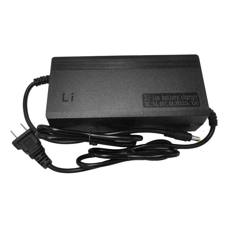 Cargador 10s 36v 2a Para Litio Ion en color negro con cable incluido, ideal para recargar baterías de litio de manera eficiente.