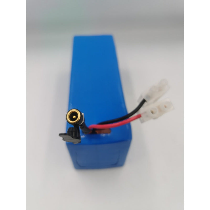 Batería 36v 12ah Panasonic, vista trasera que destaca los conectores de la batería para su fácil instalación