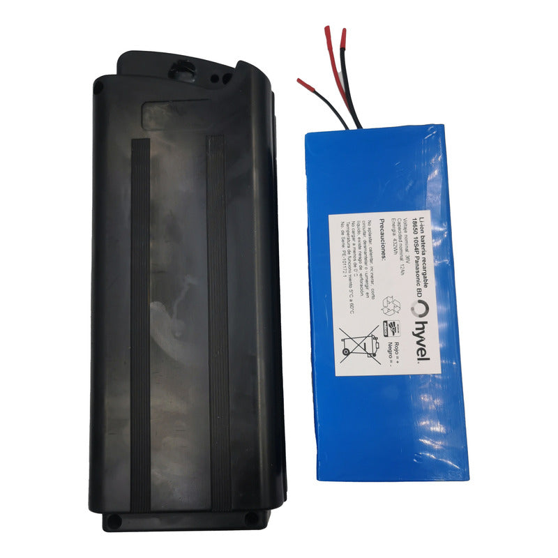 Imagen de la Batería 36v STEEL destacando sus especificaciones en su etiqueta junto a su empaque en color negro