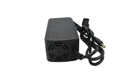 Cargador 3s 12.6V 3ah Hyvel  de color negro con su cable enrollado