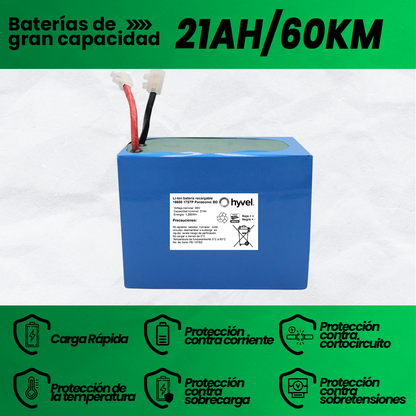 Vista detallada de la Batería 60V para Motocicleta Eléctrica con 21AH y 60KM, etiqueta blanca mostrando especificaciones técnicas e iconos de escudo que explican sus beneficios. 