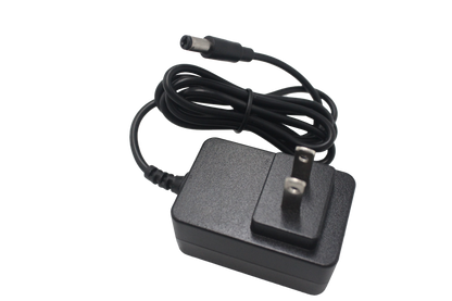 Cargador 1s 4.2v 2a de color negro con su cable enrollado