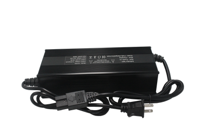 Cargador 4s 12v 20ah para LiFePO4  de Hyvel de color negro con sus especificaciones en color blanco y el cable enrollado 