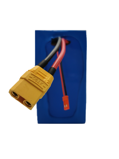 Acercamiento a la parte superior de la Batería 60V 21Ah compatible con Honey Whale H4 donde sobresalen sus cables con el conector amarillo de dos entradas