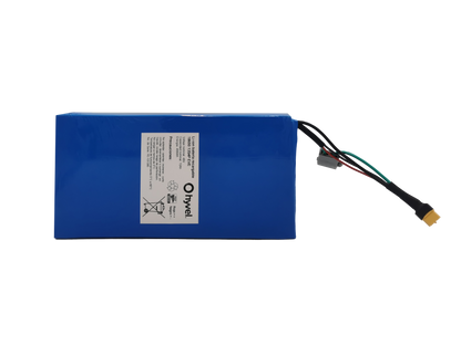 Batería 48V 10Ah compatible con Honey Whale M5 Pro forrada en plástico azul con etiqueta blanca y cables conectores visibles.