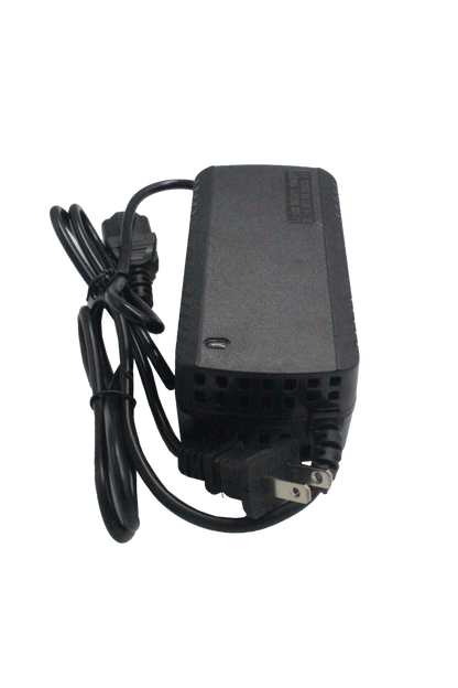 Cargador LiFePO4 14.6V 3A Hyvel de color negro con sus cables enrollados 