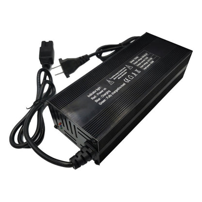 Cargador 20s 72v 10a Para Litio Ion de Hyvel color negro, con su cable enrollado con sus especificaciones 