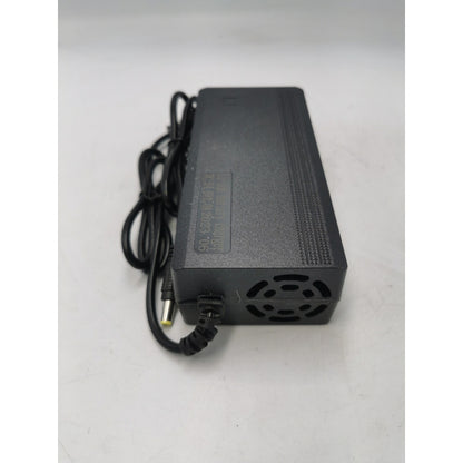 Cargador 13s 48v 2a Para Litio Ion con cable incluido extendido, muestra de alcance y flexibilidad del equipo.