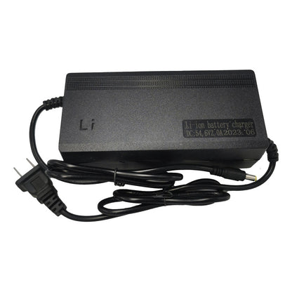 Cargador 10s 36v 2a Para Litio Ion en color negro con cable incluido, ideal para recargar baterías de litio de manera eficiente.
